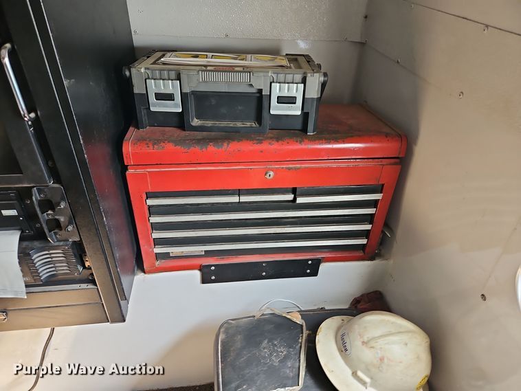 image for item EI8412 2006 Ford F750 Super Duty XL wireline truck