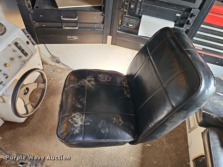 image for item EI8412 2006 Ford F750 Super Duty XL wireline truck