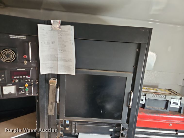 image for item EI8412 2006 Ford F750 Super Duty XL wireline truck