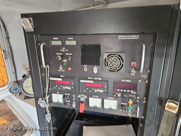 image for item EI8412 2006 Ford F750 Super Duty XL wireline truck