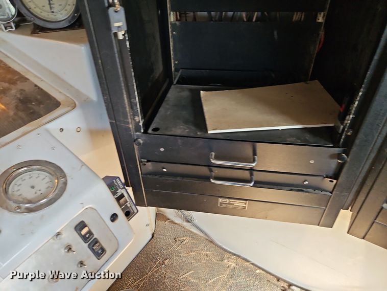 image for item EI8412 2006 Ford F750 Super Duty XL wireline truck