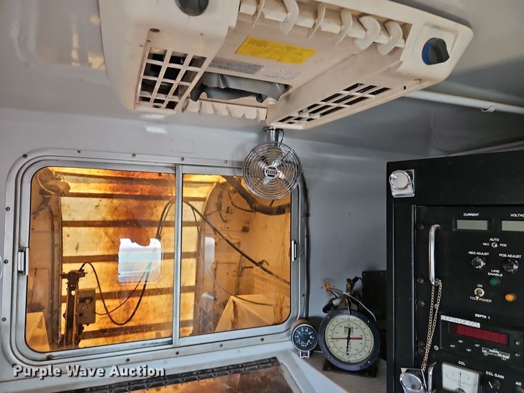 image for item EI8412 2006 Ford F750 Super Duty XL wireline truck