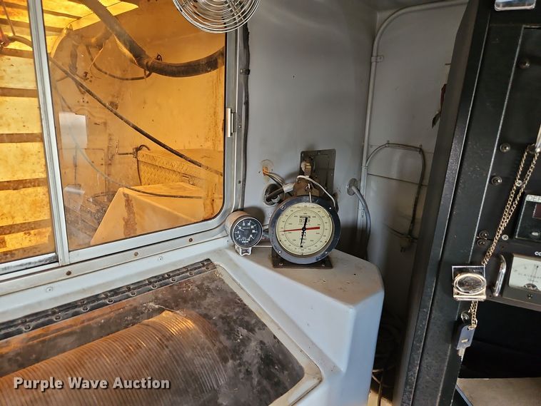 image for item EI8412 2006 Ford F750 Super Duty XL wireline truck