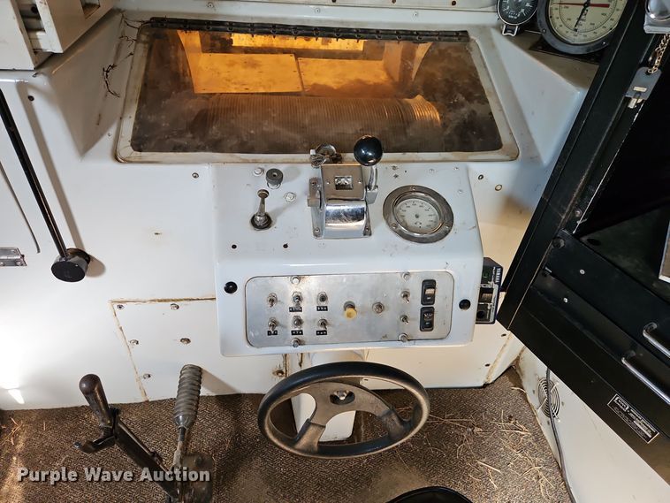 image for item EI8412 2006 Ford F750 Super Duty XL wireline truck