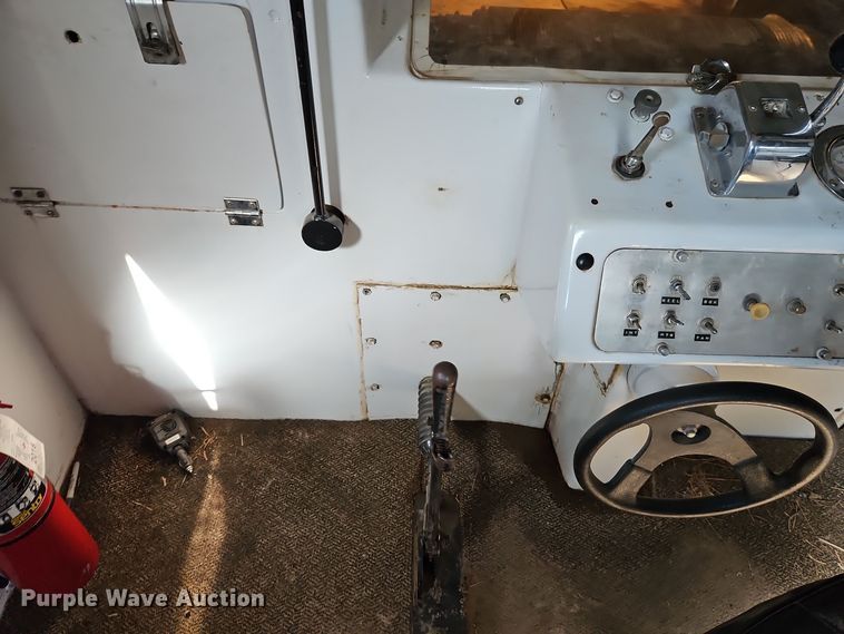 image for item EI8412 2006 Ford F750 Super Duty XL wireline truck