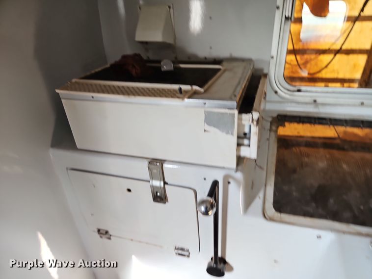 image for item EI8412 2006 Ford F750 Super Duty XL wireline truck