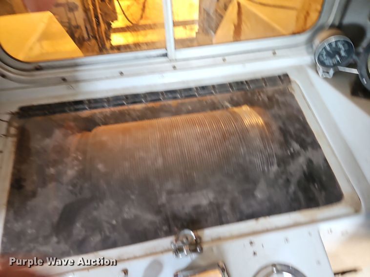 image for item EI8412 2006 Ford F750 Super Duty XL wireline truck