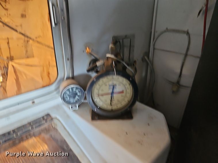 image for item EI8412 2006 Ford F750 Super Duty XL wireline truck