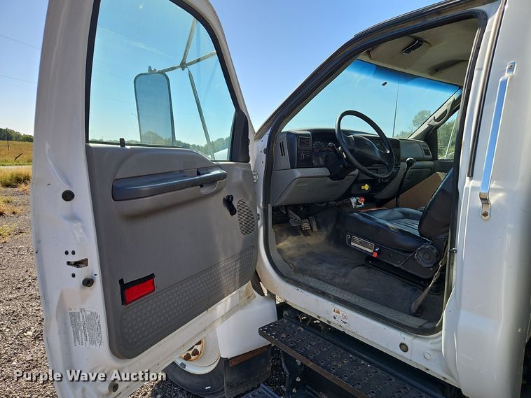 image for item EI8412 2006 Ford F750 Super Duty XL wireline truck