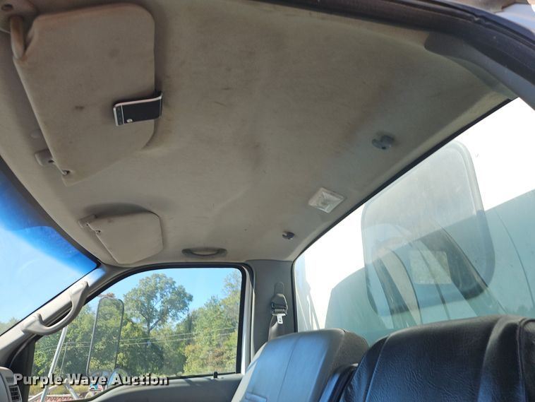 image for item EI8412 2006 Ford F750 Super Duty XL wireline truck