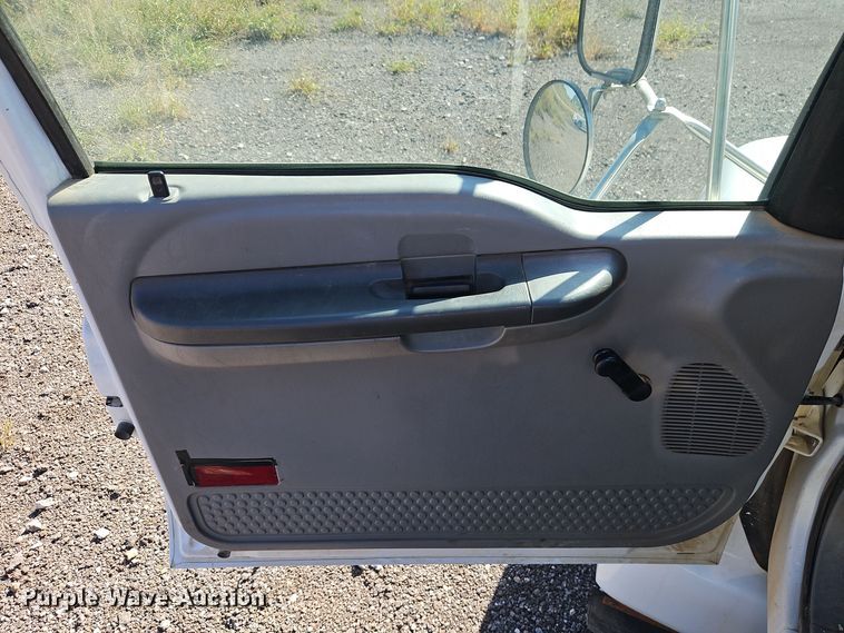 image for item EI8412 2006 Ford F750 Super Duty XL wireline truck