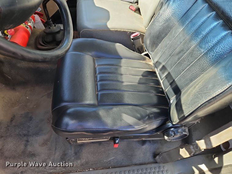 image for item EI8412 2006 Ford F750 Super Duty XL wireline truck