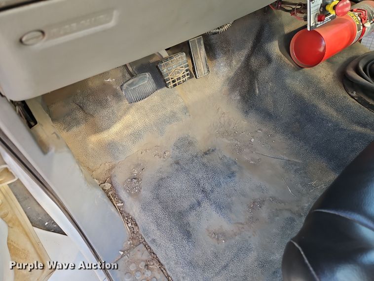 image for item EI8412 2006 Ford F750 Super Duty XL wireline truck