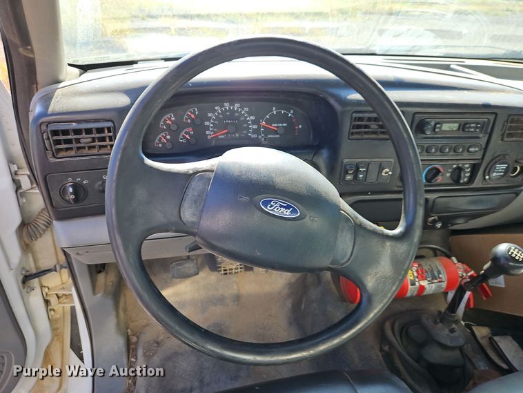 image for item EI8412 2006 Ford F750 Super Duty XL wireline truck