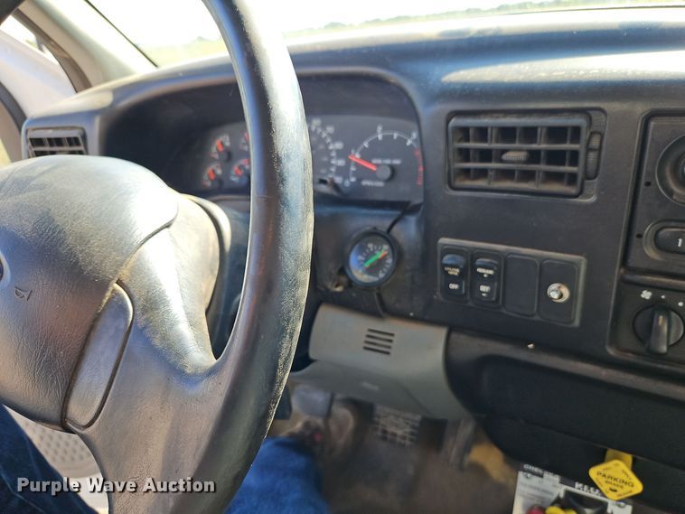 image for item EI8412 2006 Ford F750 Super Duty XL wireline truck