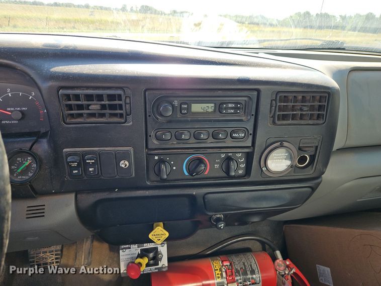 image for item EI8412 2006 Ford F750 Super Duty XL wireline truck