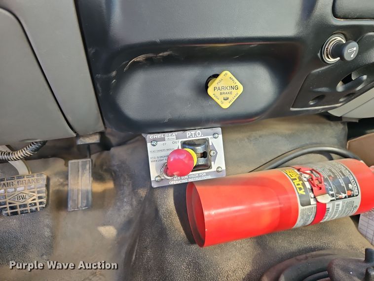 image for item EI8412 2006 Ford F750 Super Duty XL wireline truck