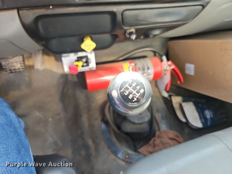 image for item EI8412 2006 Ford F750 Super Duty XL wireline truck