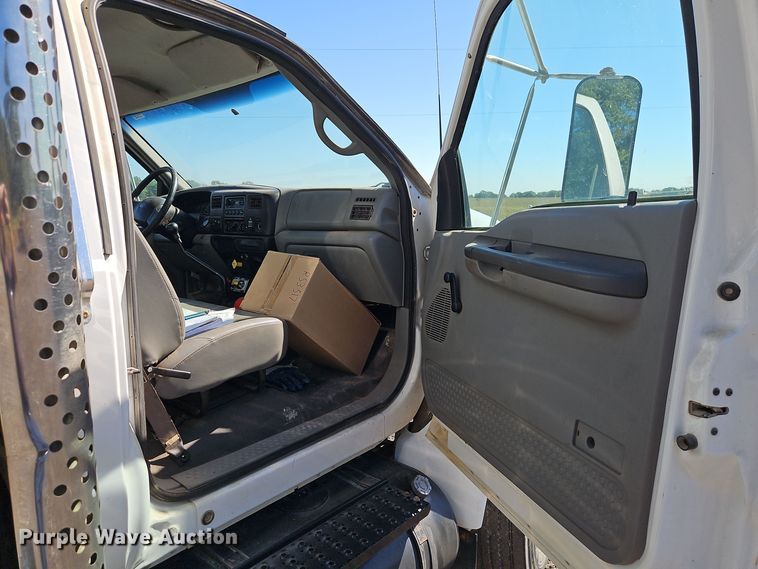image for item EI8412 2006 Ford F750 Super Duty XL wireline truck