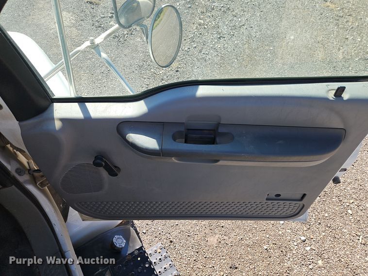 image for item EI8412 2006 Ford F750 Super Duty XL wireline truck