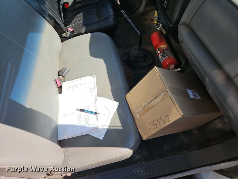 image for item EI8412 2006 Ford F750 Super Duty XL wireline truck