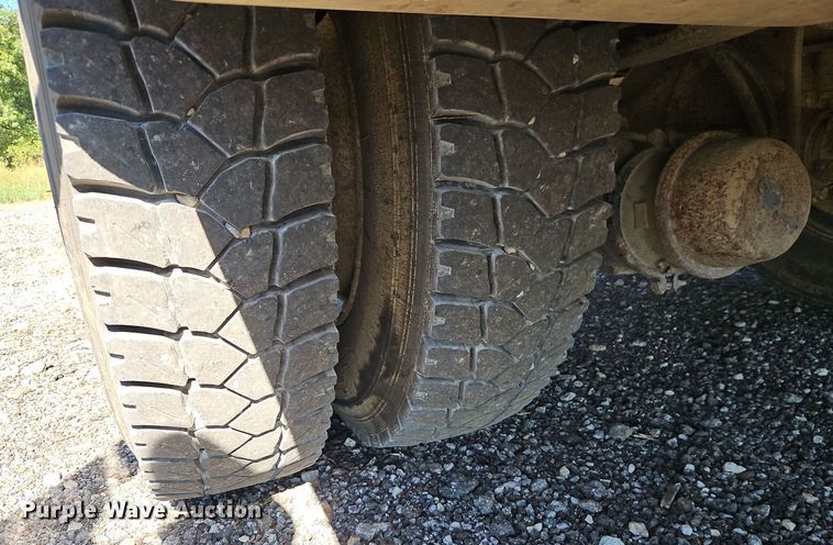 image for item EI8412 2006 Ford F750 Super Duty XL wireline truck