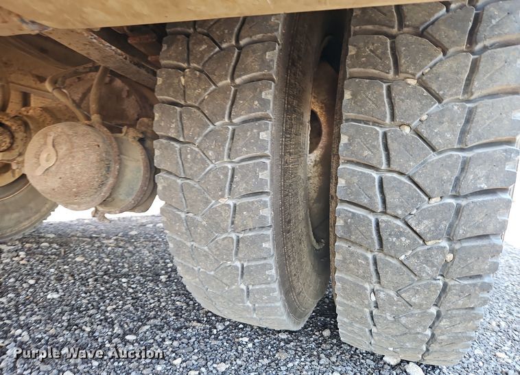 image for item EI8412 2006 Ford F750 Super Duty XL wireline truck