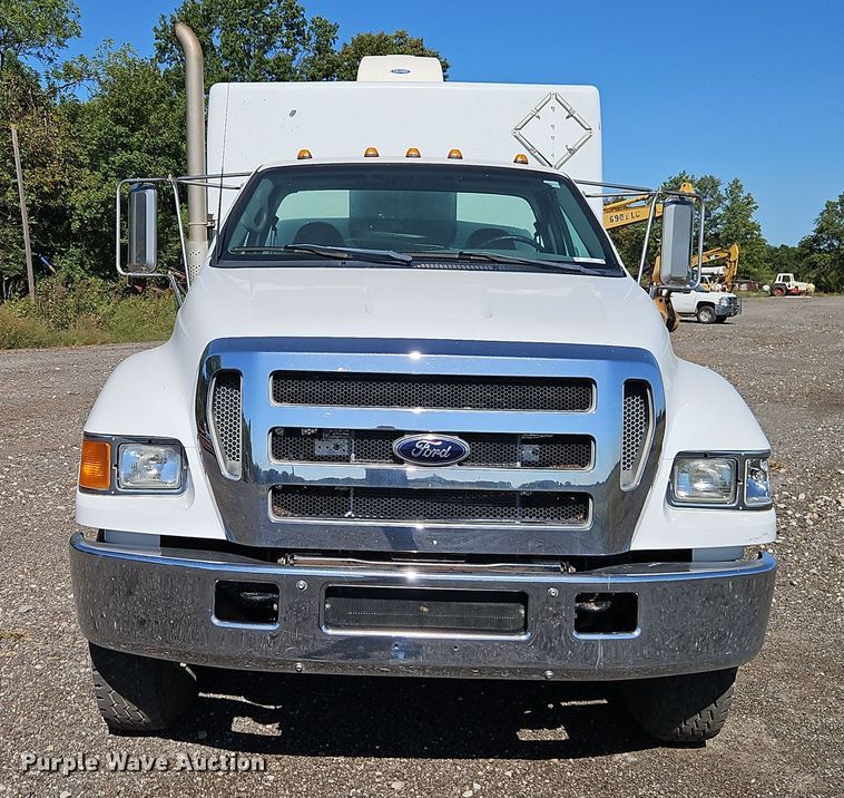 image for item EI8413 2006 Ford F750 Super Duty XLT wireline truck