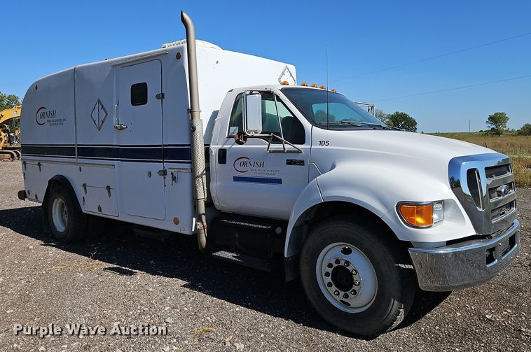 image for item EI8413 2006 Ford F750 Super Duty XLT wireline truck