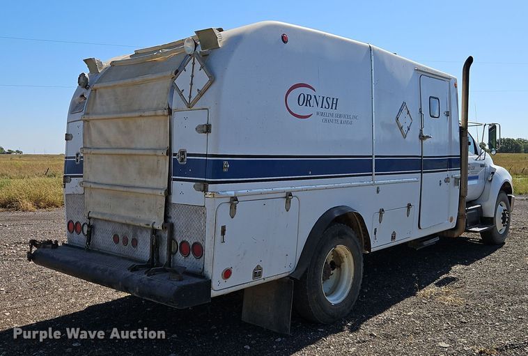 image for item EI8413 2006 Ford F750 Super Duty XLT wireline truck