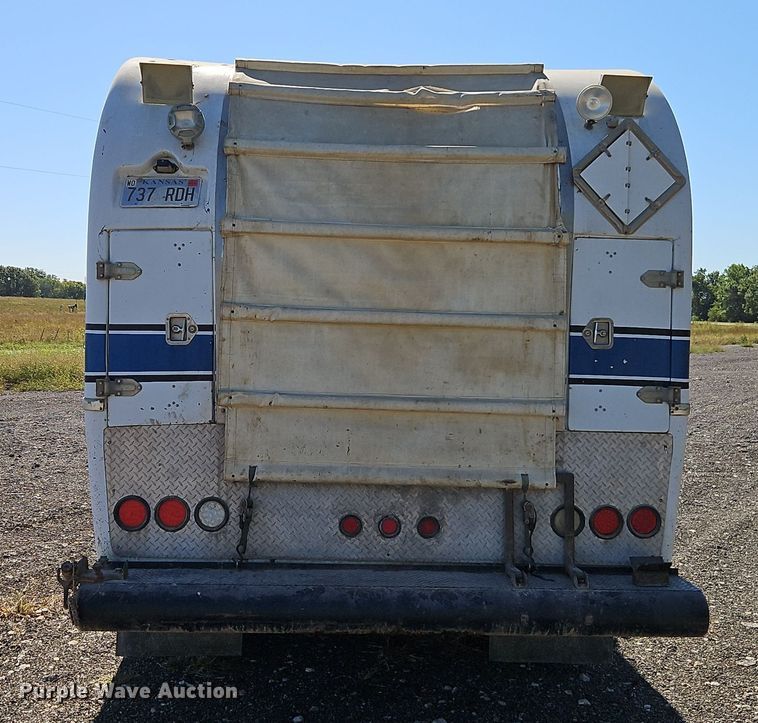 image for item EI8413 2006 Ford F750 Super Duty XLT wireline truck