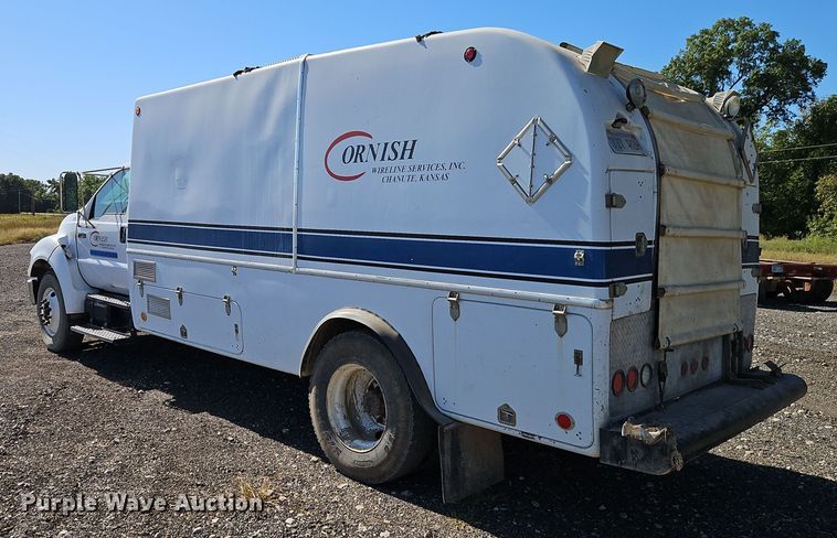 image for item EI8413 2006 Ford F750 Super Duty XLT wireline truck