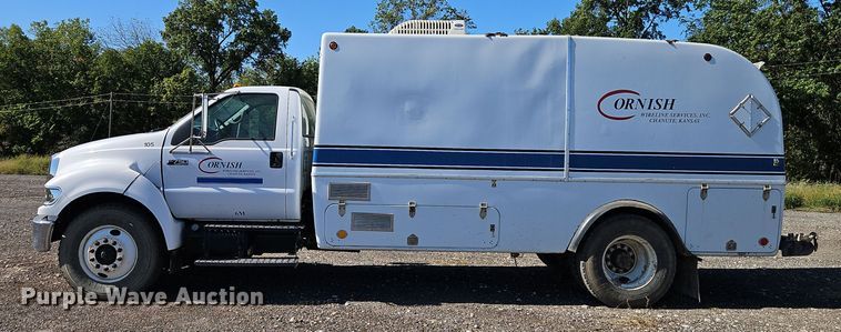 image for item EI8413 2006 Ford F750 Super Duty XLT wireline truck