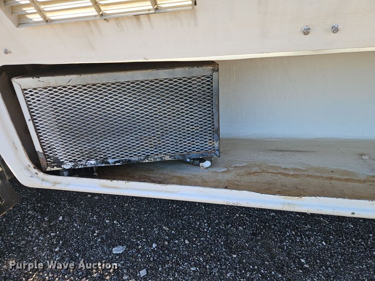 image for item EI8413 2006 Ford F750 Super Duty XLT wireline truck