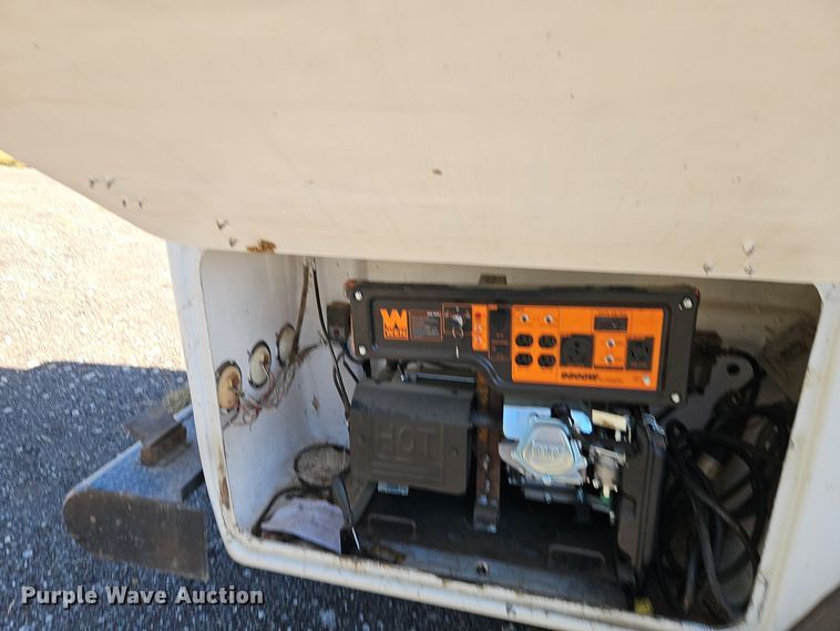 image for item EI8413 2006 Ford F750 Super Duty XLT wireline truck