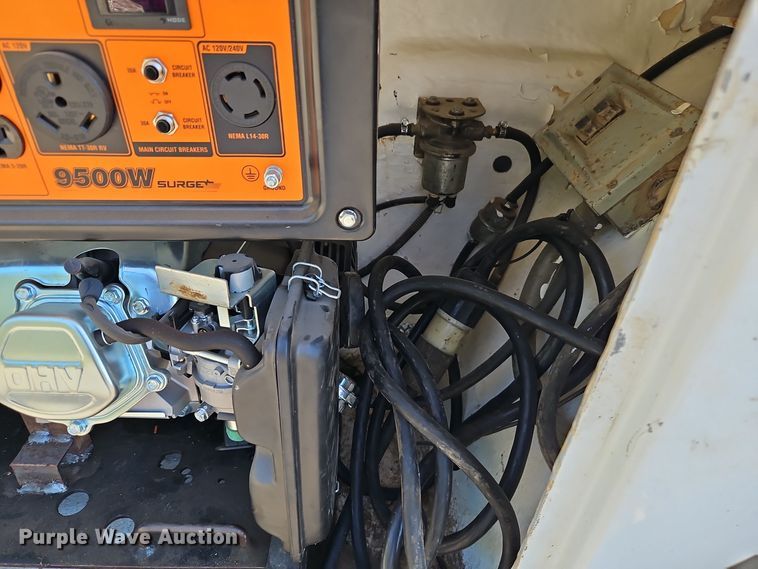 image for item EI8413 2006 Ford F750 Super Duty XLT wireline truck