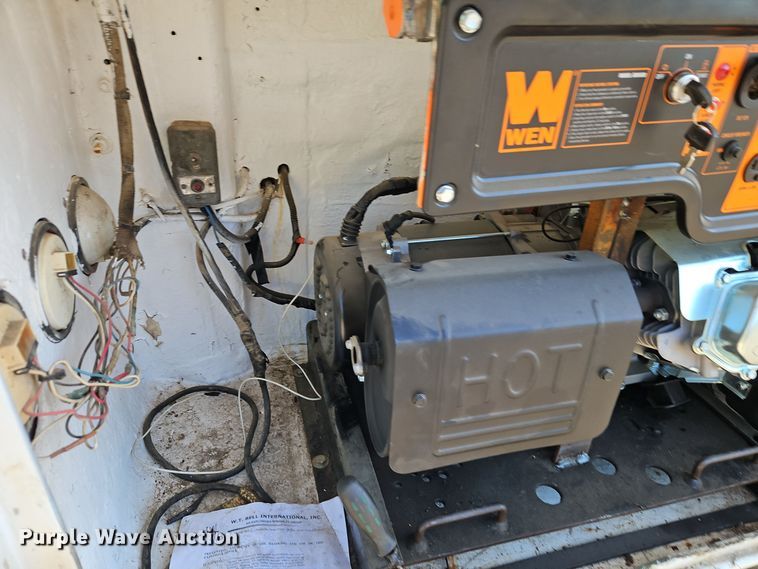 image for item EI8413 2006 Ford F750 Super Duty XLT wireline truck