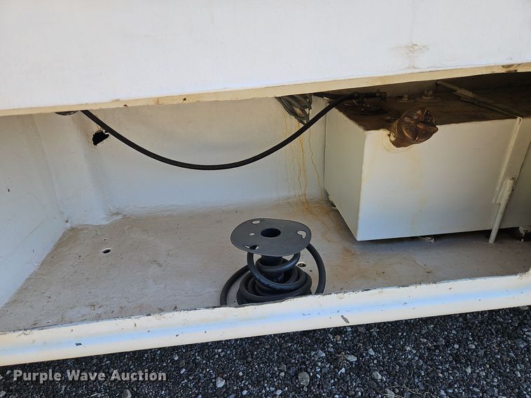 image for item EI8413 2006 Ford F750 Super Duty XLT wireline truck