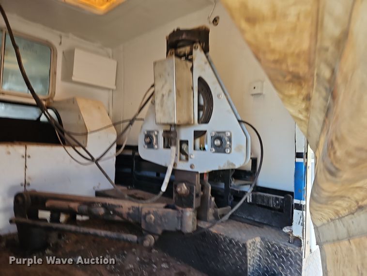 image for item EI8413 2006 Ford F750 Super Duty XLT wireline truck