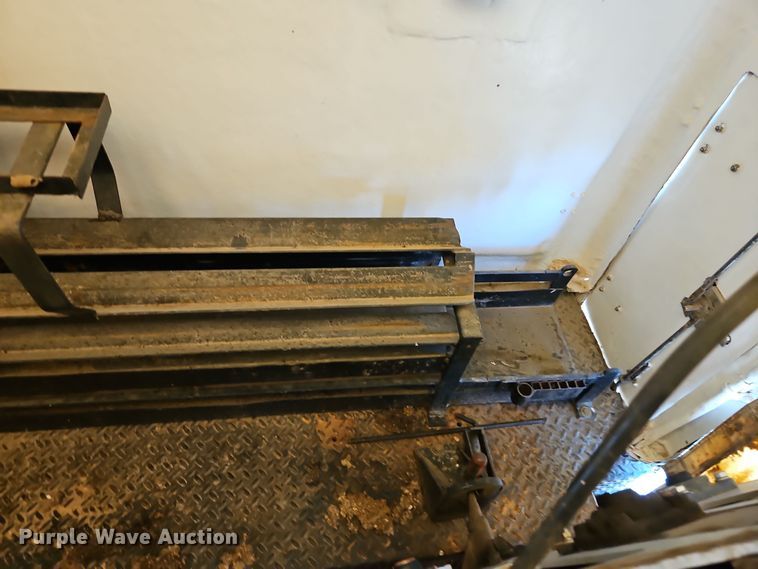 image for item EI8413 2006 Ford F750 Super Duty XLT wireline truck