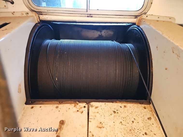 image for item EI8413 2006 Ford F750 Super Duty XLT wireline truck