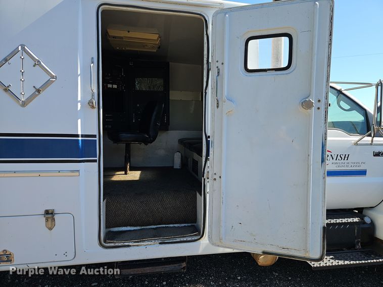 image for item EI8413 2006 Ford F750 Super Duty XLT wireline truck