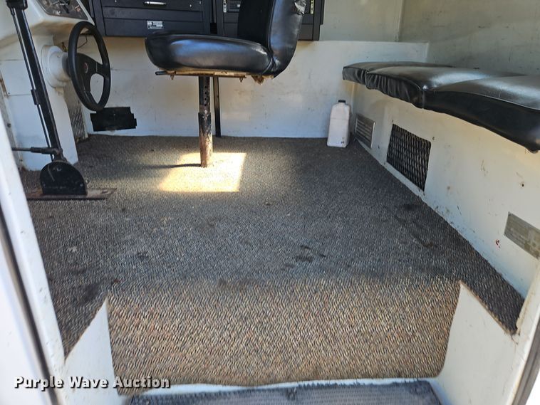 image for item EI8413 2006 Ford F750 Super Duty XLT wireline truck