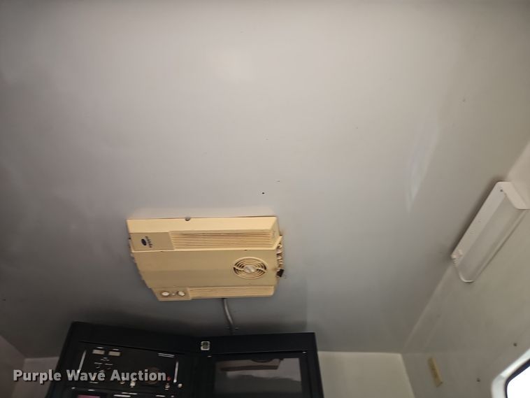 image for item EI8413 2006 Ford F750 Super Duty XLT wireline truck