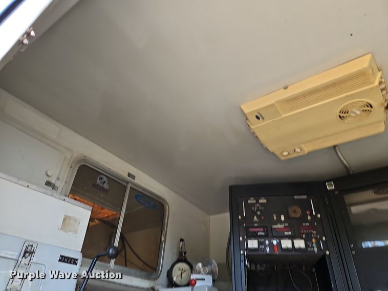 image for item EI8413 2006 Ford F750 Super Duty XLT wireline truck