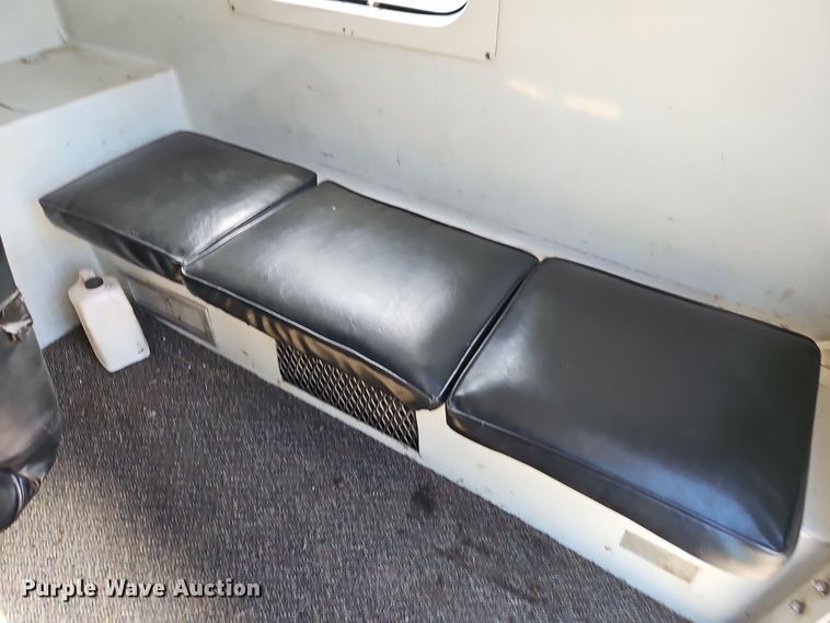 image for item EI8413 2006 Ford F750 Super Duty XLT wireline truck