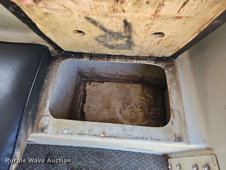 image for item EI8413 2006 Ford F750 Super Duty XLT wireline truck