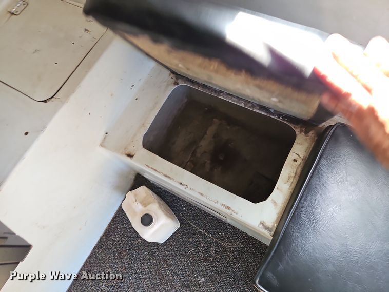 image for item EI8413 2006 Ford F750 Super Duty XLT wireline truck