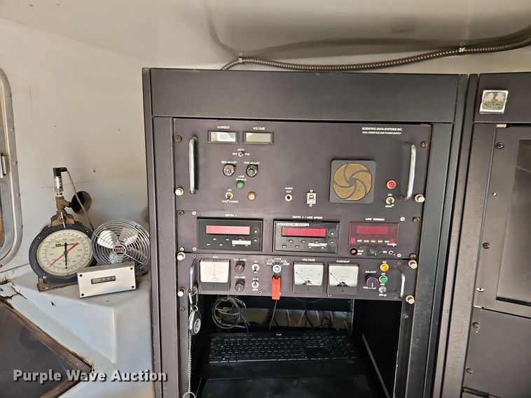 image for item EI8413 2006 Ford F750 Super Duty XLT wireline truck