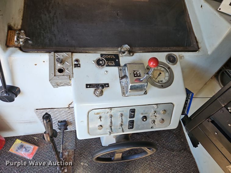 image for item EI8413 2006 Ford F750 Super Duty XLT wireline truck